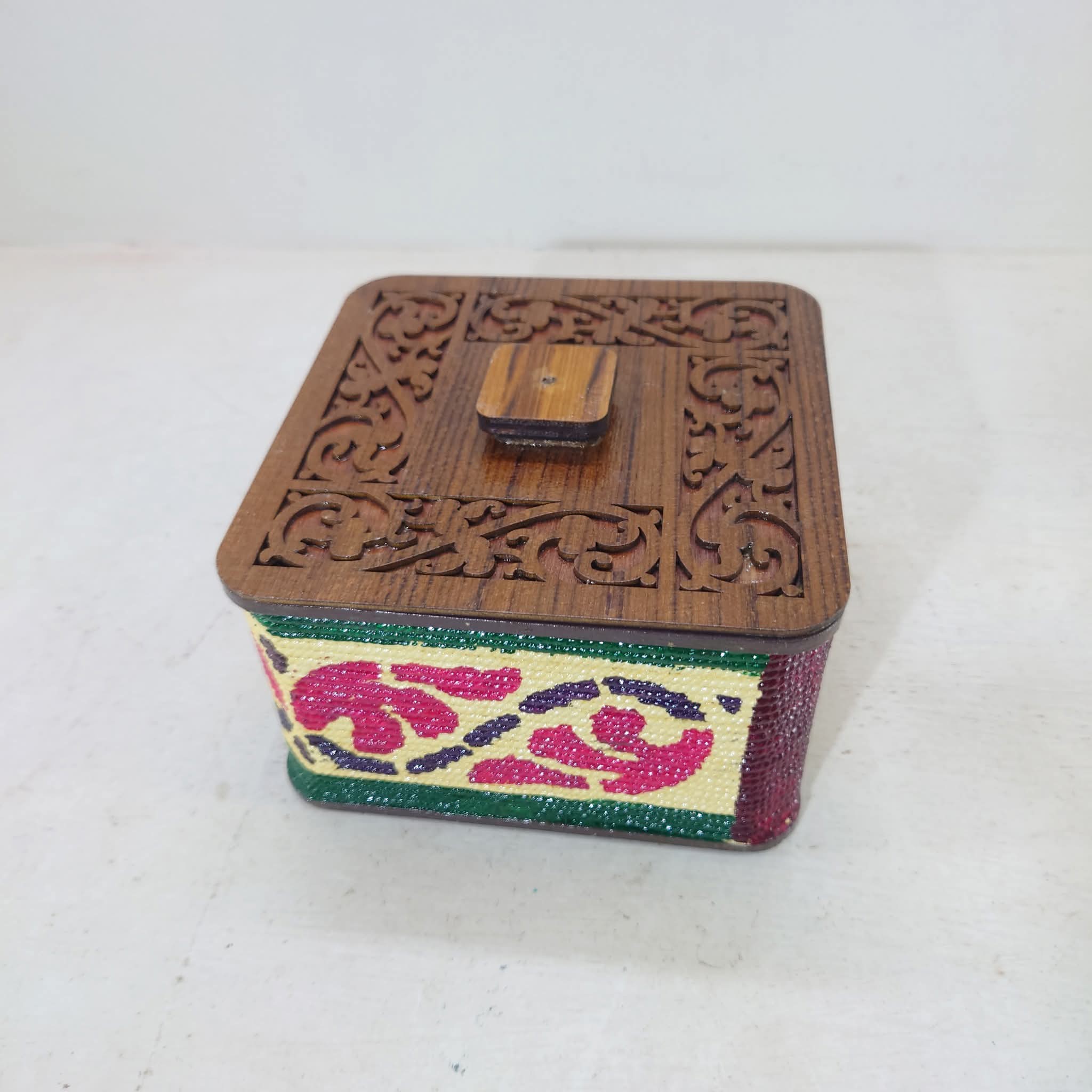 অর্নামেন্টস বক্স